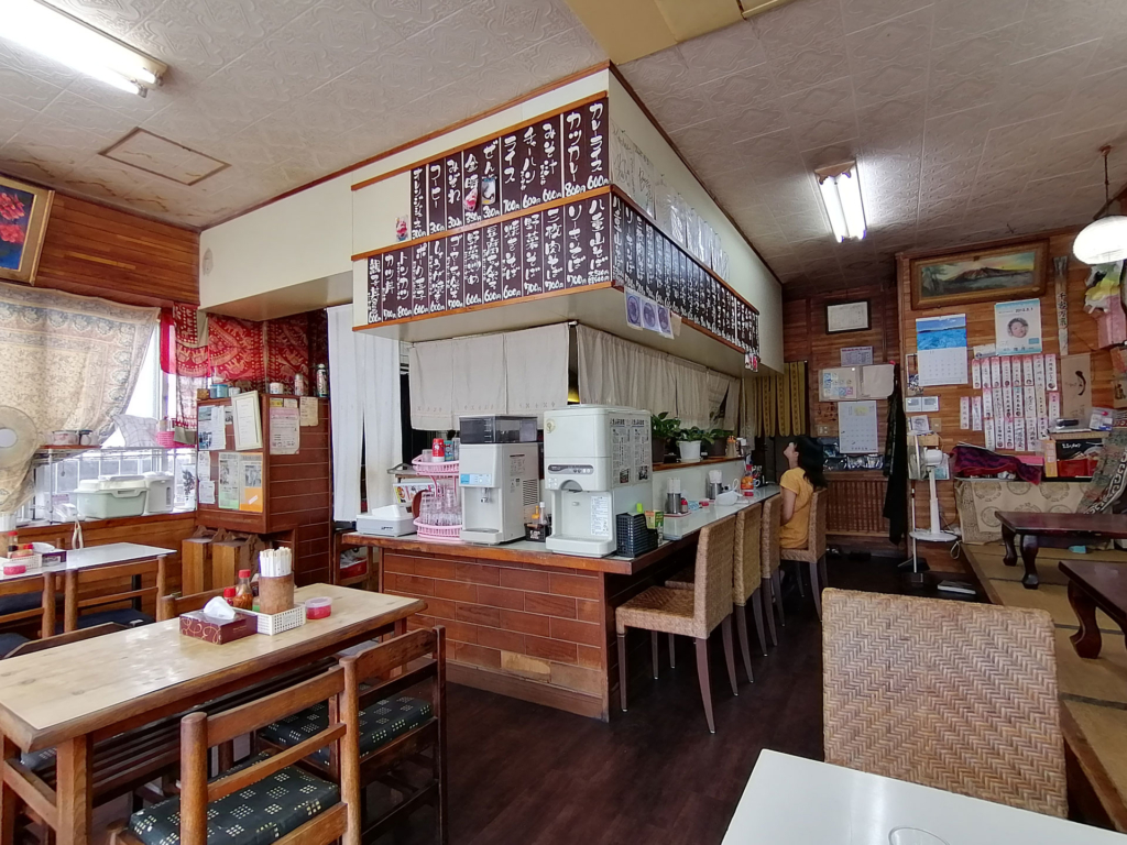 石垣島なかよし食堂店内