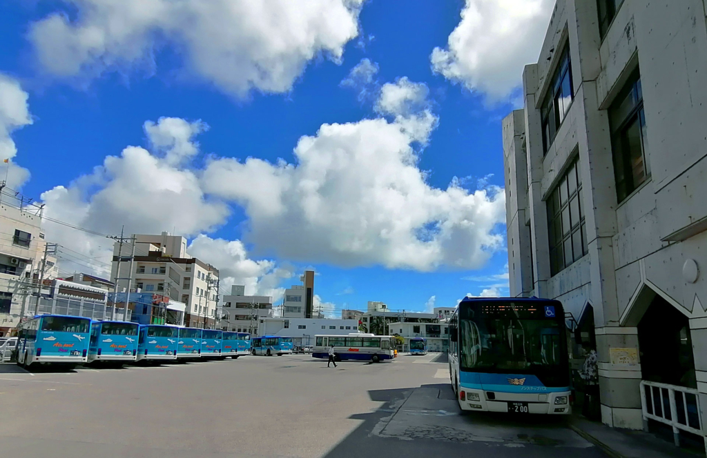 石垣島のバスターミナル全景