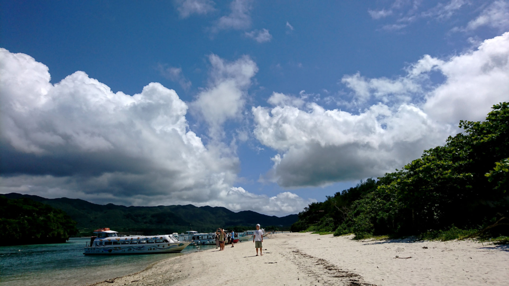 川平湾かたぶい