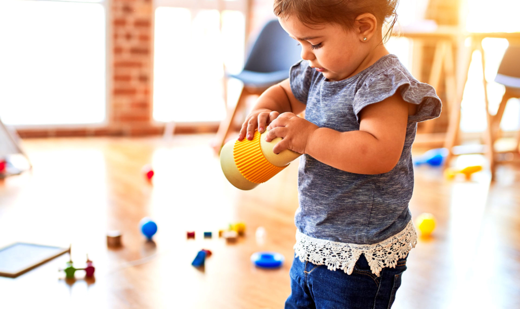 モンテッソーリ教育を受ける子ども