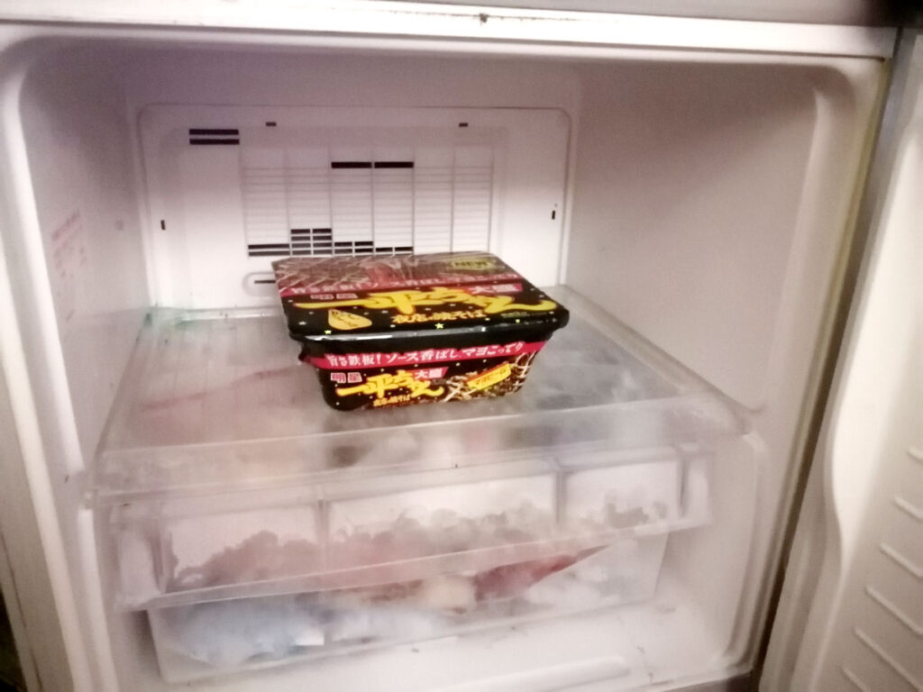 「三ツ星ファーム」の宅配弁当を冷凍庫に収納1