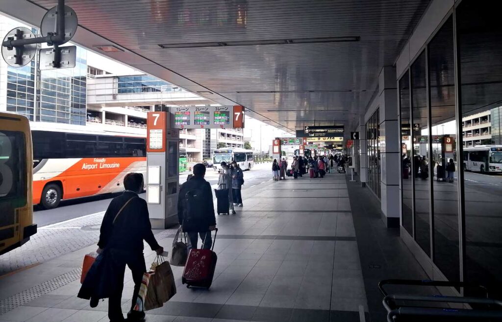 羽田空港到着フロアのリムジンバス乗り場