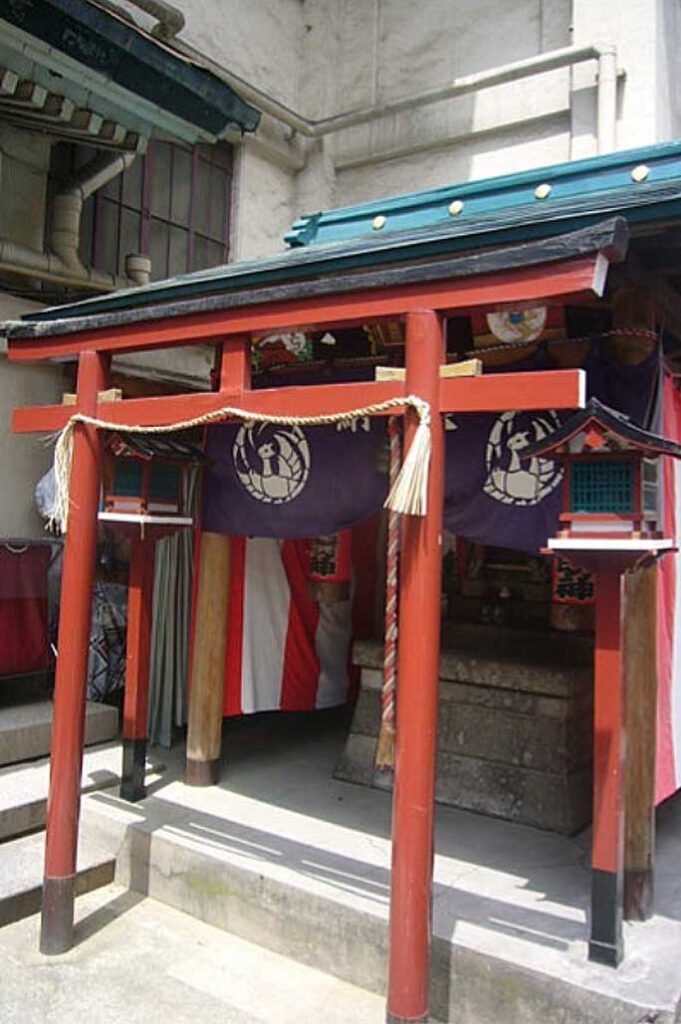 以前の歌舞伎座稲荷神社