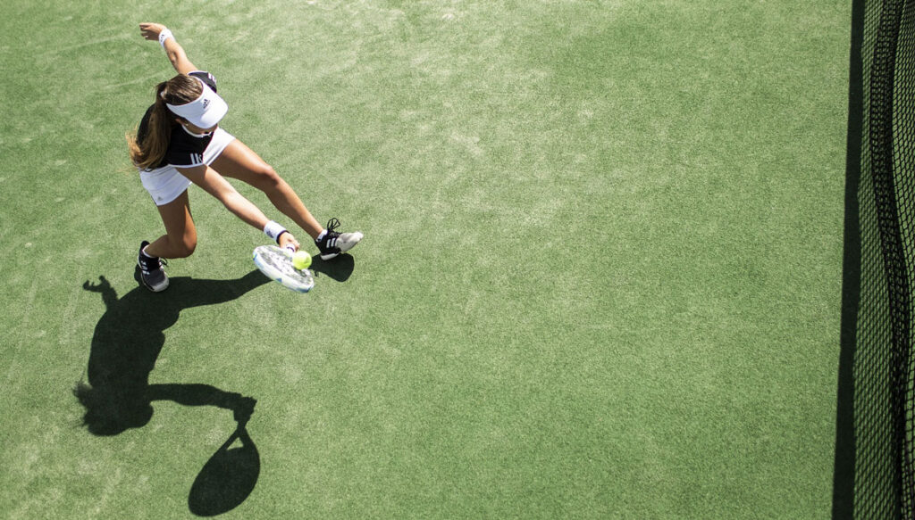 女子テニスプレーヤー