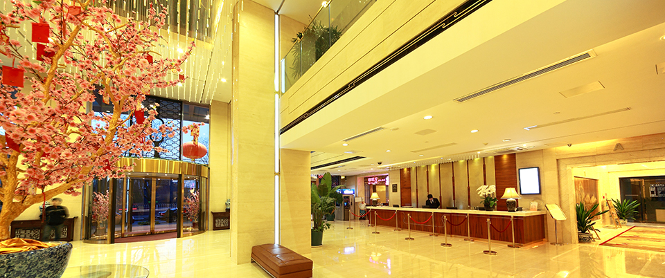 光明飯店の1階フロント