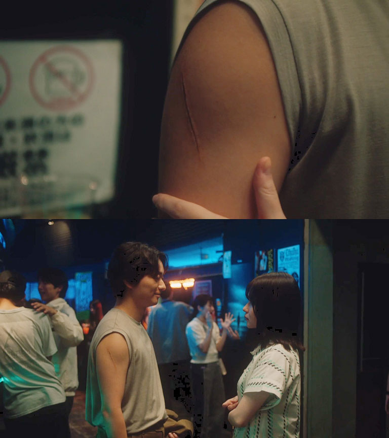 ライブハウスで水町と折田は偶然出会う