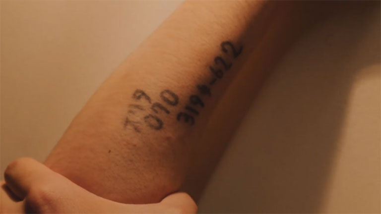 シナントロープに強盗に入った犯人の腕に書かれていた電話番号