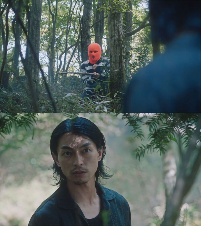 山中で水町を救うためにやって来た都成と出くわす龍二