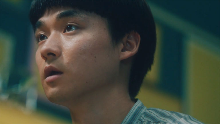 水町の正体を都成に明かすハシビロコウ