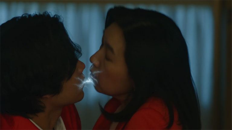 平じゅん子と秋津真彦の濃厚接触シーン