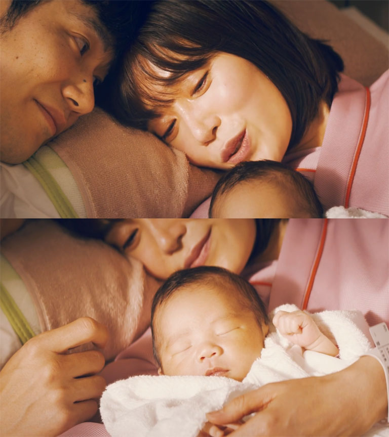 生まれたばかりの拓海を抱きしめ涙を流す陸と夏海