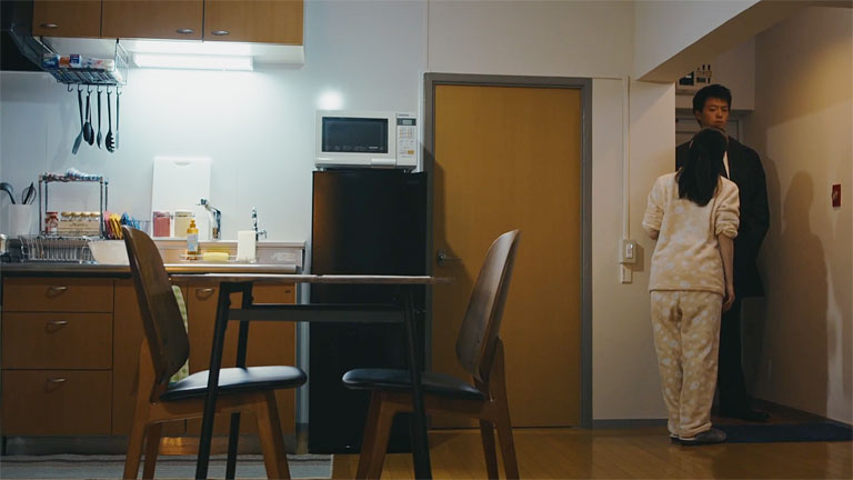 淳一の暮らしぶりはつつましやかに見える