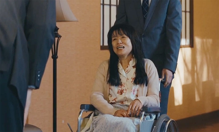 直人の母・佐久間静江