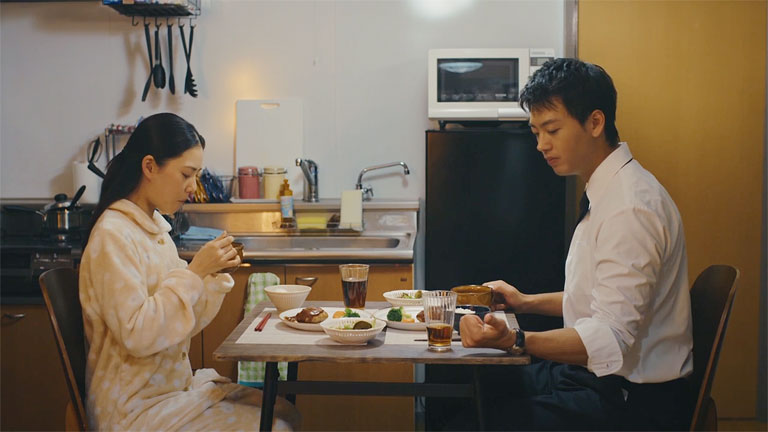 淳一は看護師の今井博美と同棲している