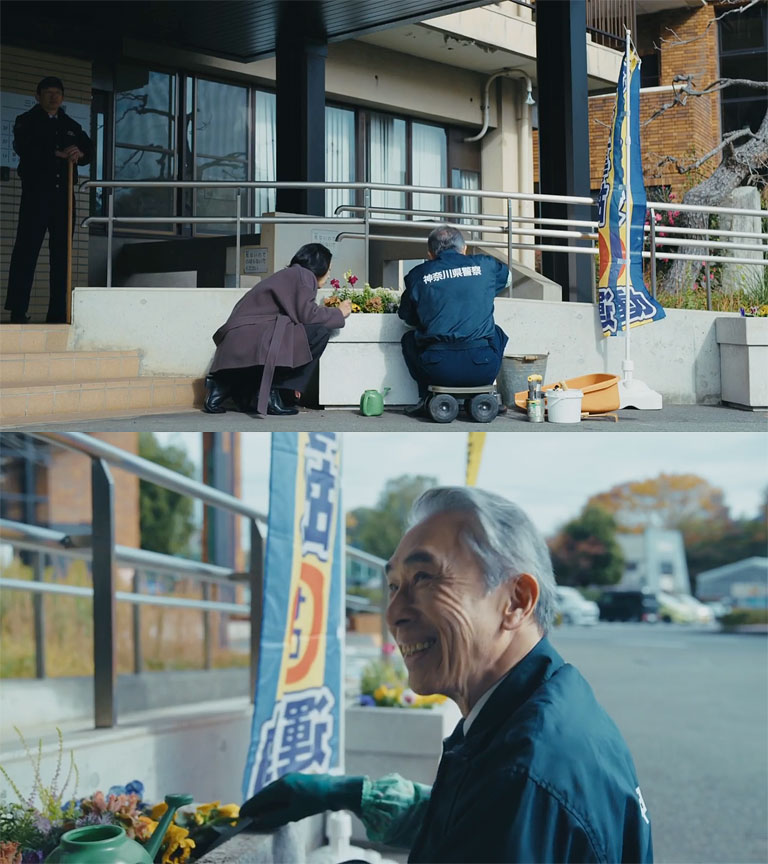 三ツ葉署の花壇の手入れをする小杉署長