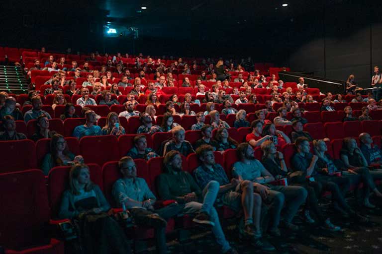 映画VIVANTの観客動員数はどうなる?